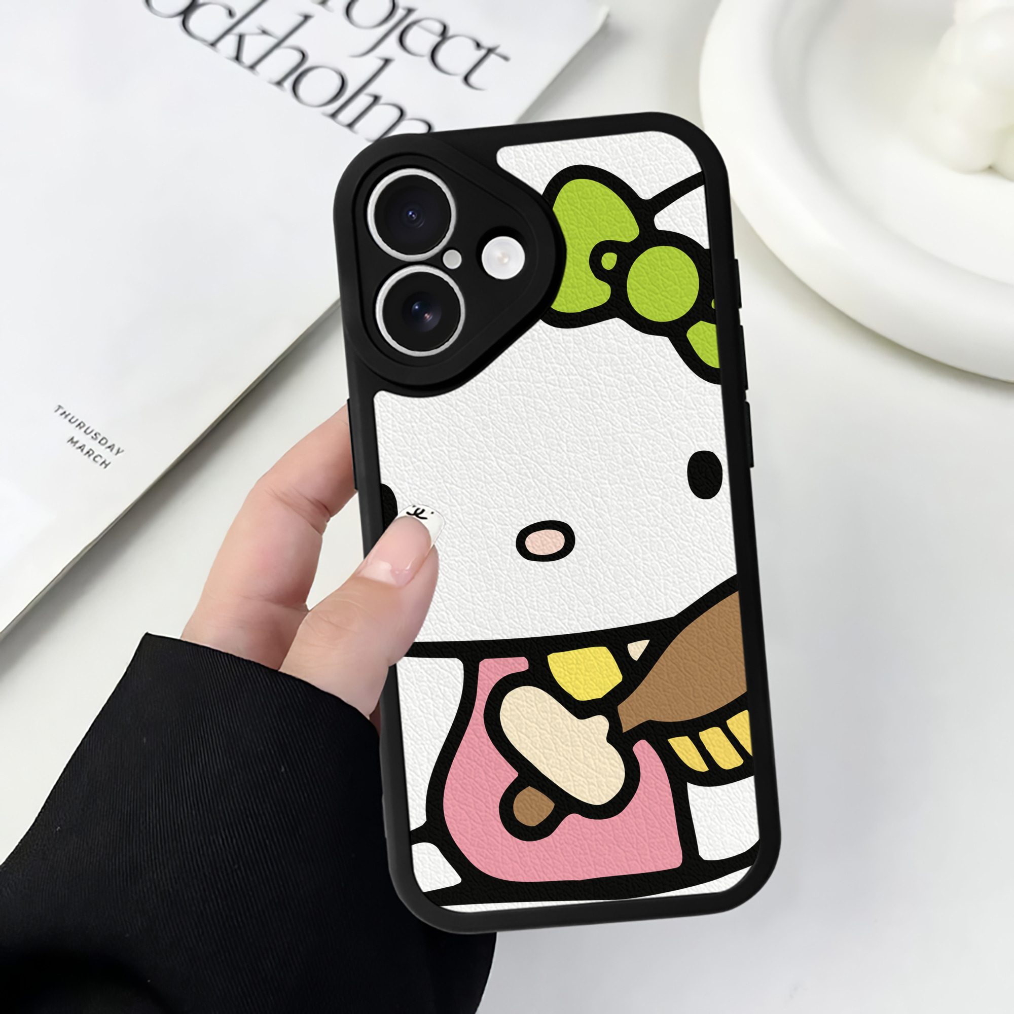（画像用） Hello Kitty ハローキティ 【iPhone 16シリーズ対応】シリコンスマホケース（レザー調） 材質：シリコン